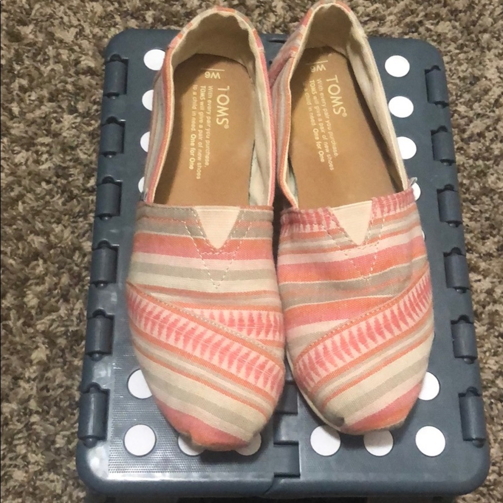 Toms